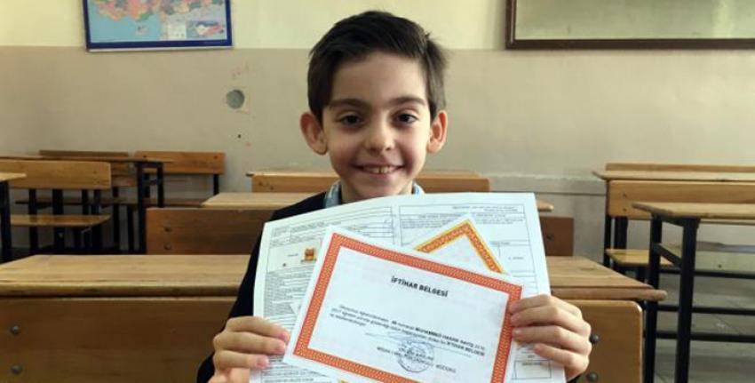 İZMİRLİ MUHAMMED, 8 YAŞINDA İLKOKULU BİTİRDİ