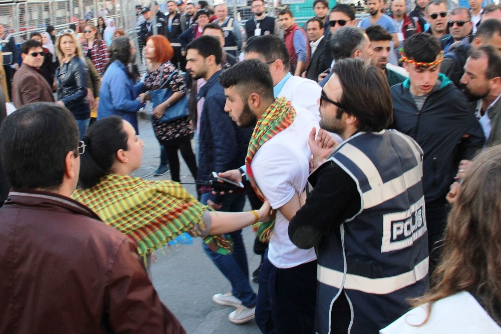 İzmir’de Nevruz kutlamalarında 30 gözaltı