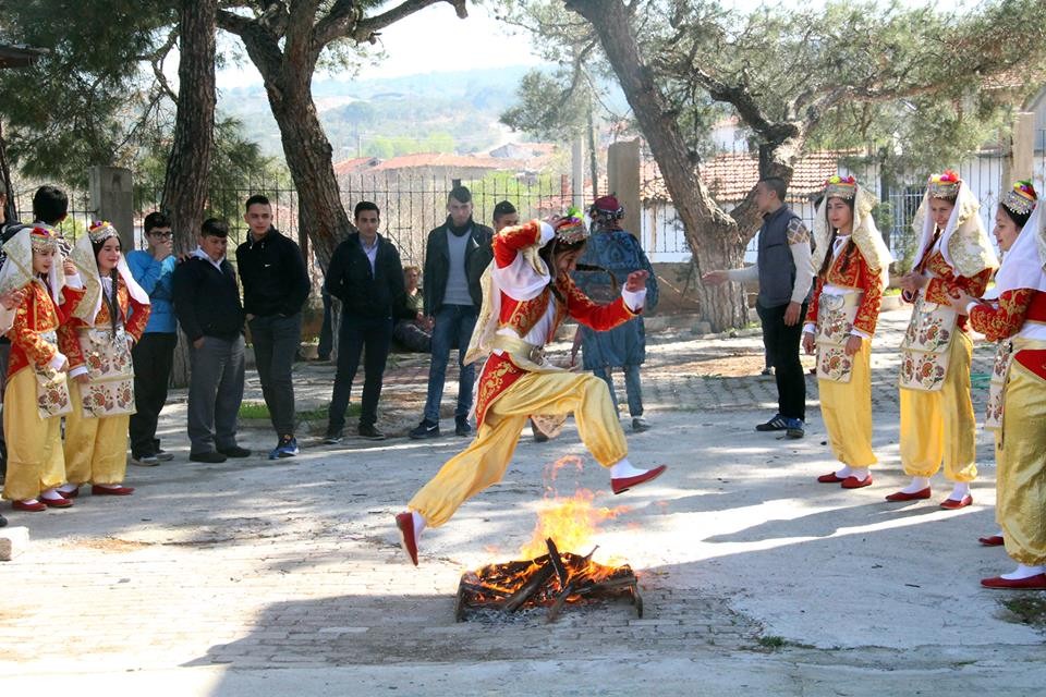 Bergamalı öğrenciler baharı karşıladı
