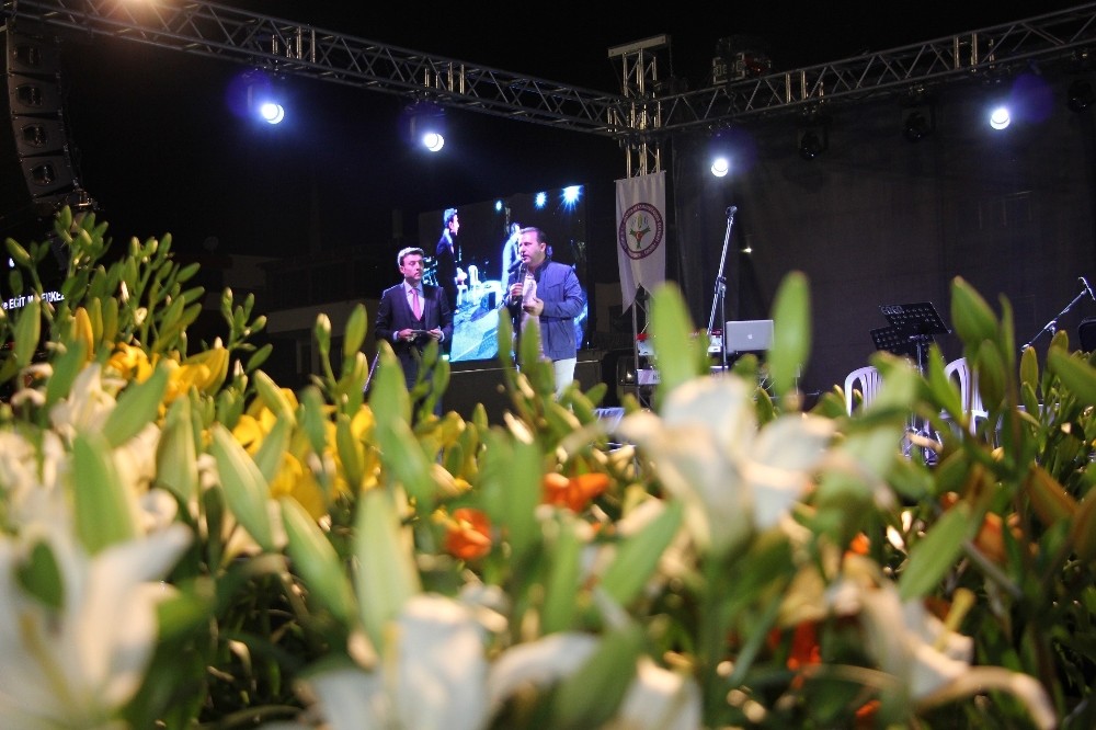 Menderes kesme çiçek festivali coşkuyla kutlandı