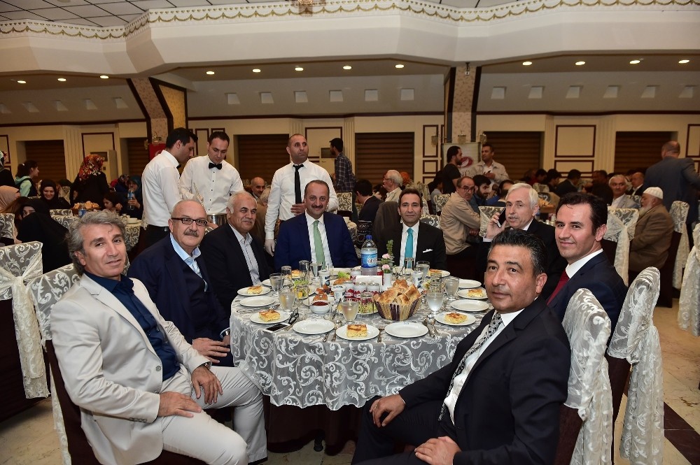 Başkan Akgül, kurucusu olduğu vakfın iftarına katıldı