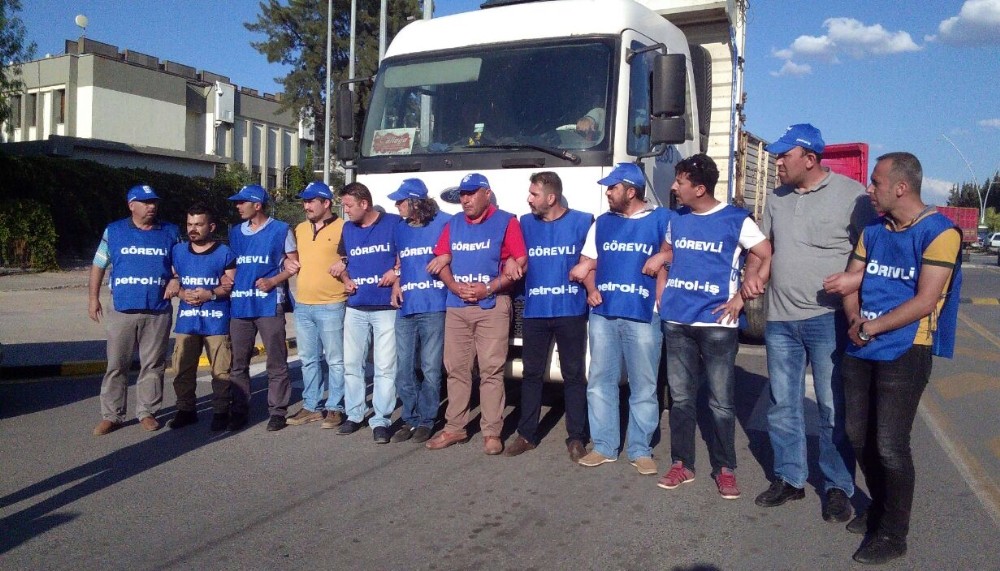 Eylemi sürdüren sendika yönetimine polis müdahalesi: 14 gözaltı