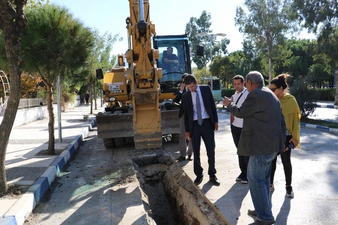 Mahallenin 30 yıllık içme suyu hattı yenileniyor