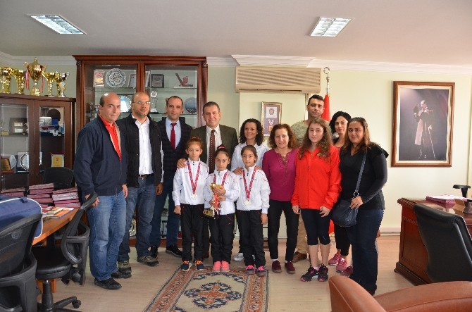 Şampiyon miniklerden Tatlısu’ya ziyaret