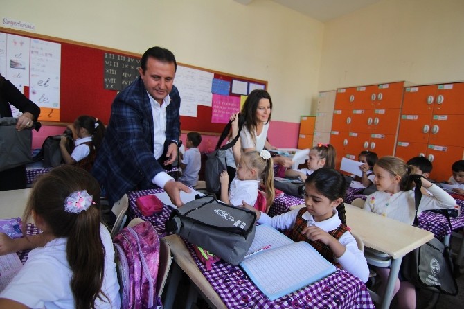 Birinci sınıflar okul setine kavuştu
