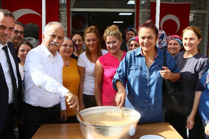 Başkan Karabağ aşure kardı
