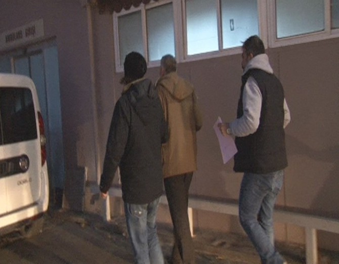 İZMİR'DE DOKTOR VE HEMŞİRELERE FETÖ OPERASYONU