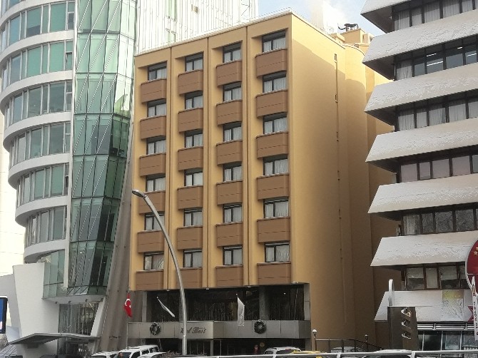 Büyükelçi suikastinin gerçekleştiği Çağdaş Sanatlar Merkezi’nde incelemeler devam ediyor