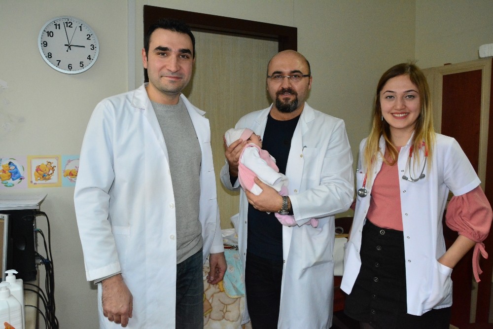 Tüm vücut soğutma tedavisi ile hayata döndü