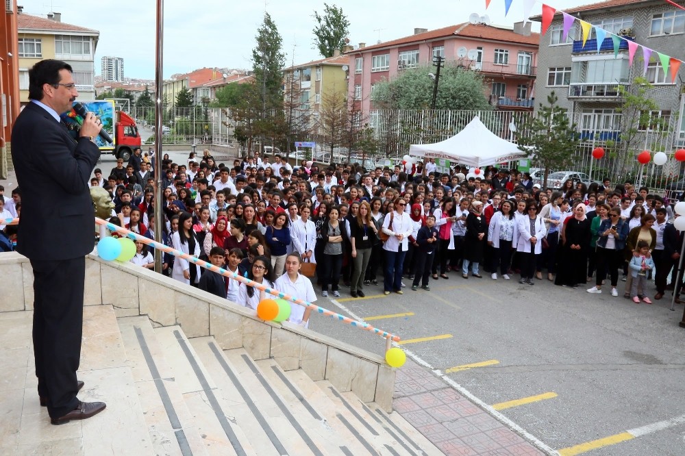 Başkan Ak, bilim fuarına katıldı