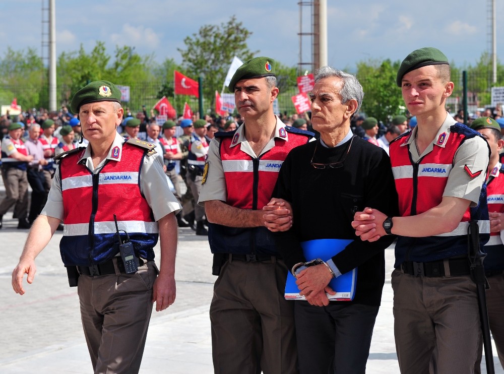 Genelkurmay çatı davasında darbeciler salona alındı