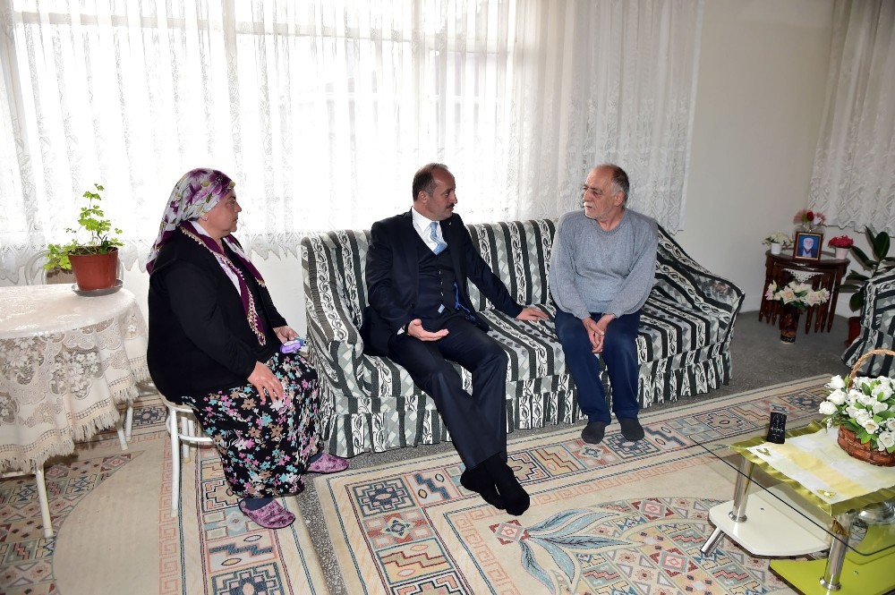 Başkan Akgül’den hasta vatandaşa moral ziyareti