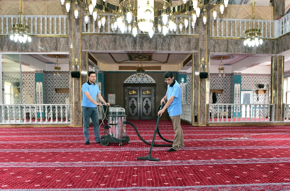 Mamak camilerinde bayram temizliği