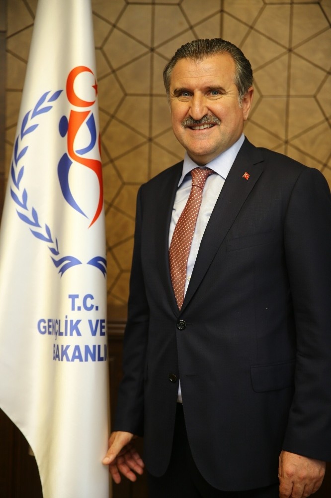Bakan Aşkın Bak, işitme engelli güreşçileri tebrik etti