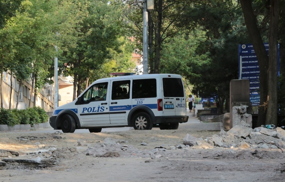 ’Hero’ tişörtü giyen hukuk öğrencisi şoke etti!