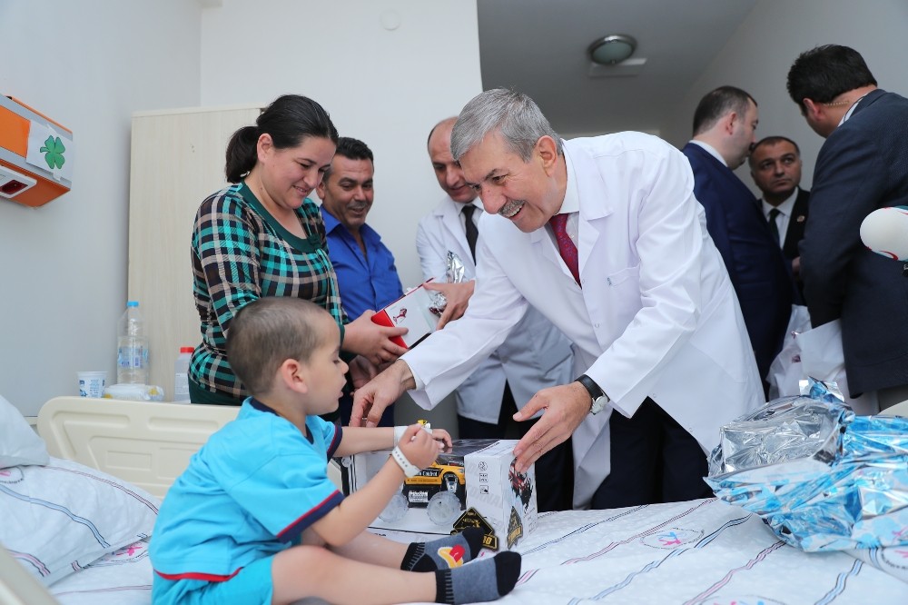 Bakan Demircan’dan 2 yaşındaki epilepsi hastası Kadir’e ziyaret