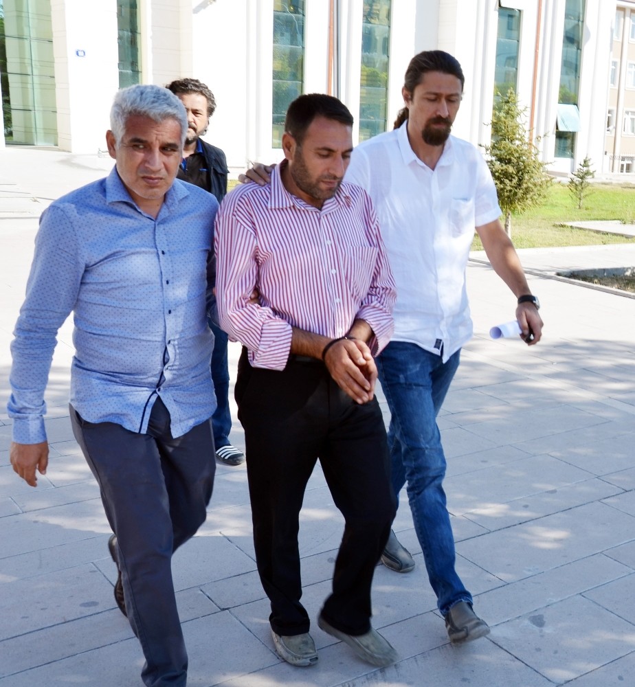 20 bin TL’lik sahte parayı piyasaya sürmeye çalışırken yakayı ele verdi