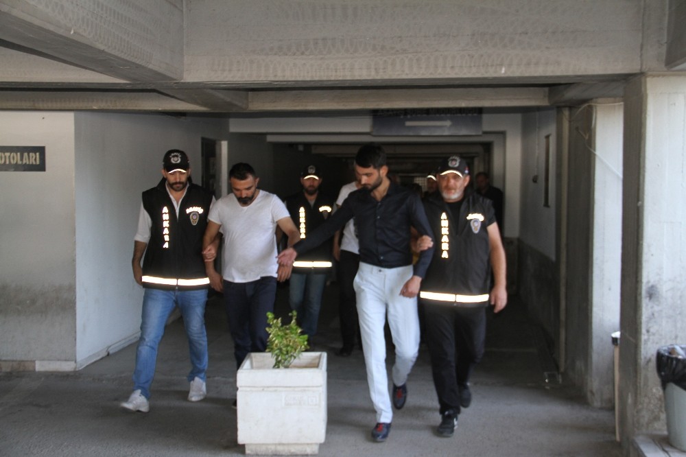 Polis kıyafetli gasp çetesi çökertildi