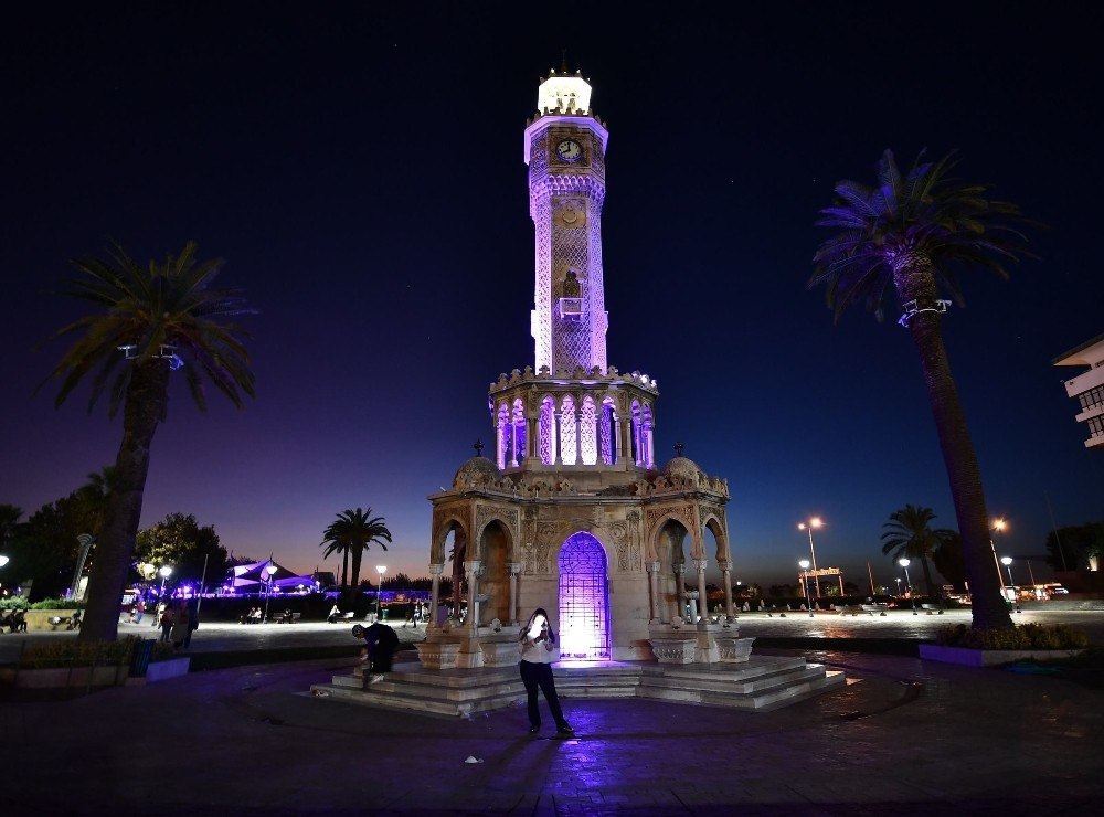İZMİR ONLARI 'UNUTMADI'