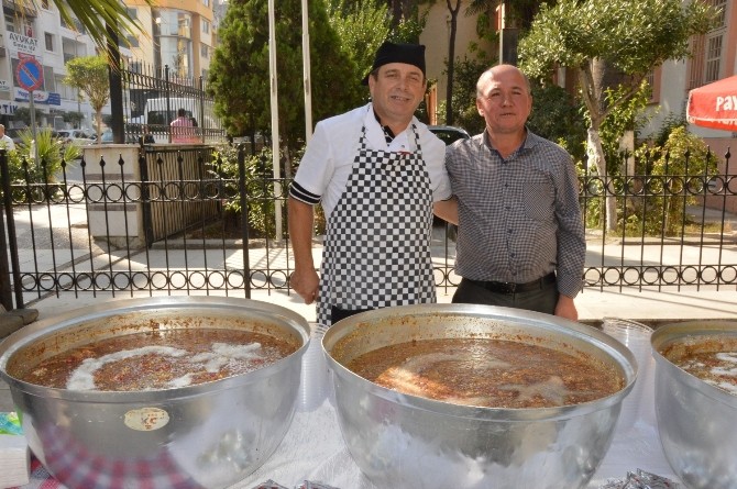 Manisalı emlakçılardan aşure hayrı
