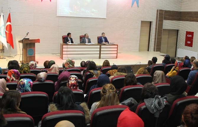 Bitlis Eren Üniversitesi’nde “Hoca Ahmet Yesevi’yi Anlamak” Paneli
