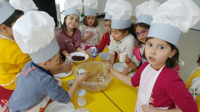 Nezaket Okulu’ndaki minik aşçılar iş başında