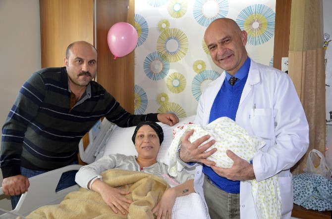 İZMİRLİ ÇİFTİN BEBEK HASRETİ SONA ERDİ