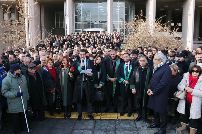 Avukatlardan ’taşınma’ protestosu