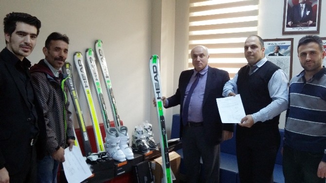 Gençlik ve Spor Bakanlığı’ndan 91 kulübe malzeme yardımı