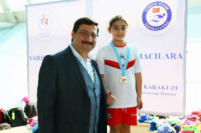 Yüzme atlama şampiyonası nefesleri kesti