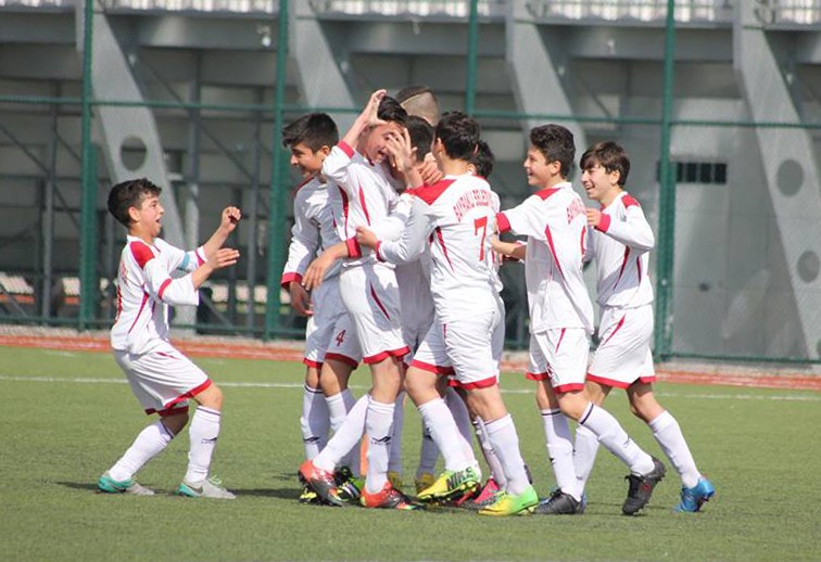 Bayraklı Belediyespor finalde
