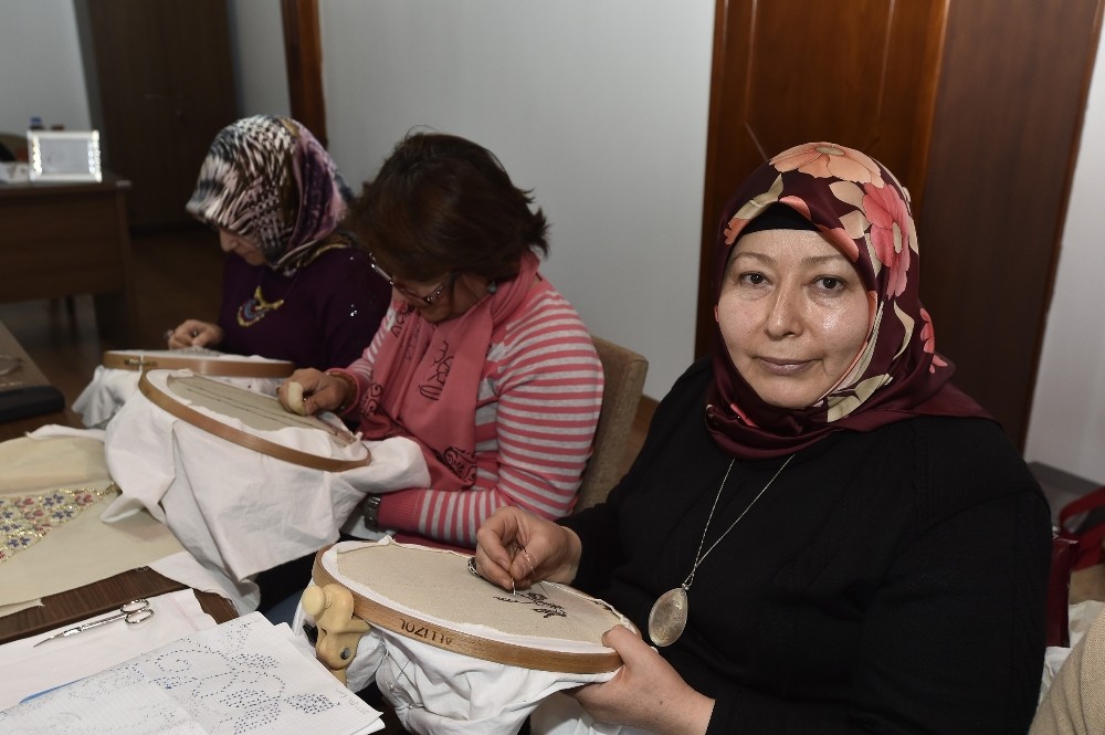 BELMEK’lerde el nakışı kursu ilgi görüyor
