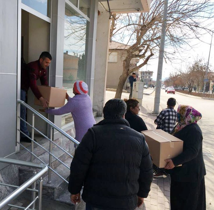 Şereflikoçhisar Belediyesinden bin 300 aileye gıda yardımı