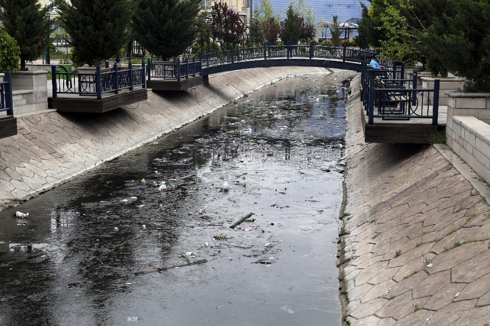 Gölbaşı’nda su kanalları temizleniyor