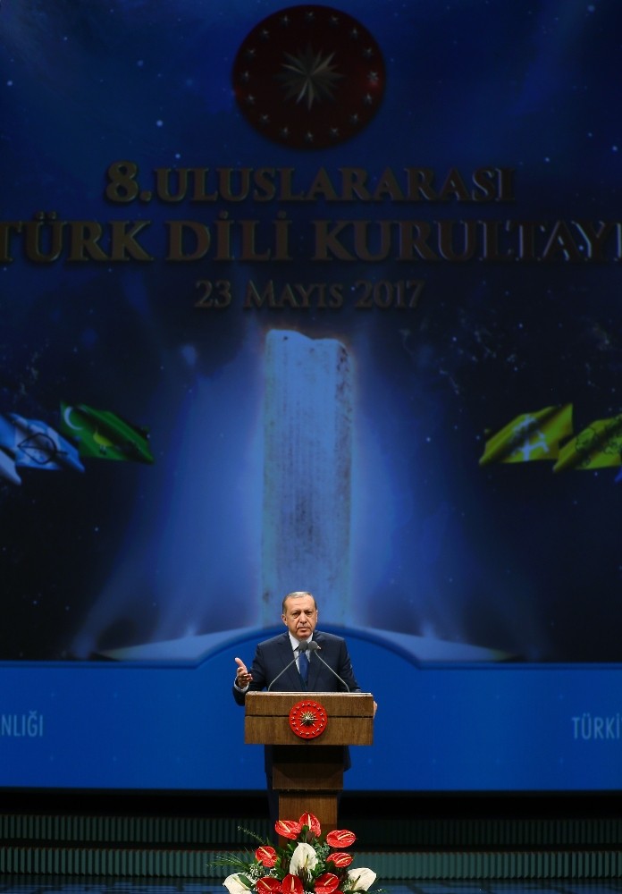Cumhurbaşkanı Erdoğan: “Türkçe’nin diğer dillerin kuralsız istilasına ihtiyacı yoktur”