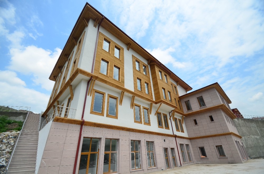 Pursaklar Şehitlik Camii’nde sona geliniyor