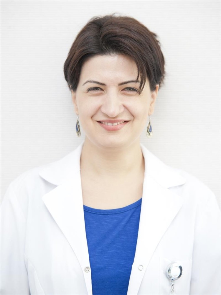 Dermatoloji Uzmanı Uzm. Dr. Emir: “Aşırı terleme iş ve okul hayatını etkiliyor”