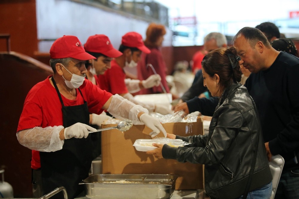 Yenimahalle’de 160 bin vatandaş iftar yaptı