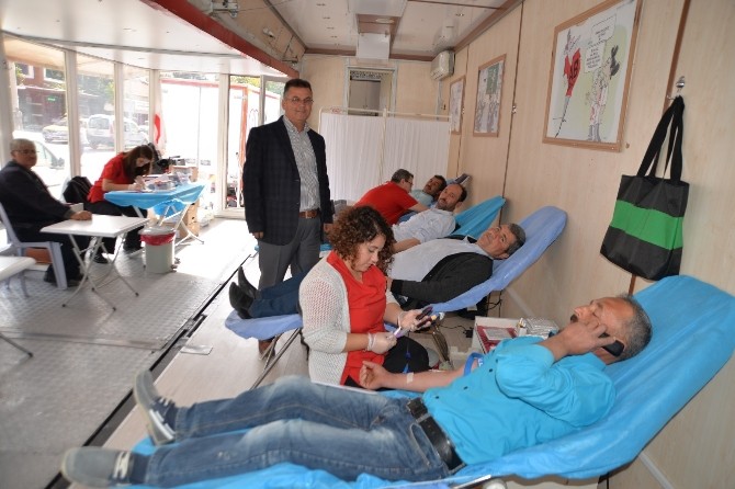 Gördes’te kan bağışına büyük ilgi