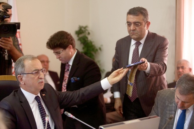 Adil Öksüz 14 yılda 52 kez yurt dışına çıkmış