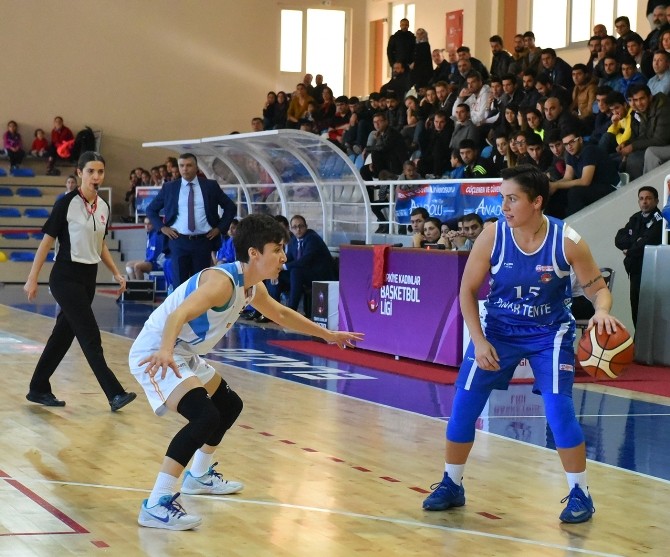 Bornova Beckerspor Çankaya maçına bileniyor