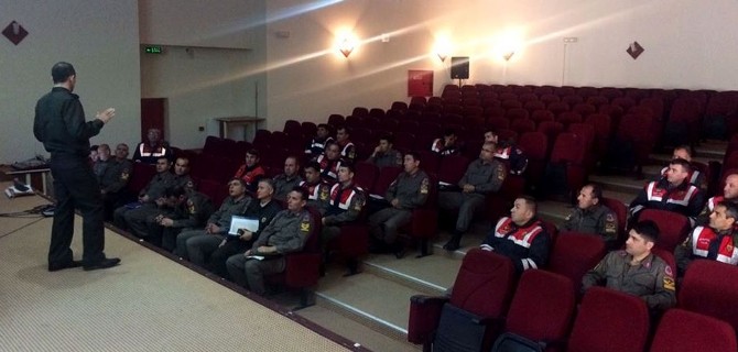 Jandarma trafik timleri servis şoförleri için eğitim aldı
