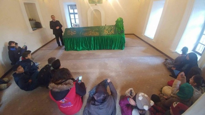 Öğrencilerden İzmir’deki evliya mezarlarına ziyaret