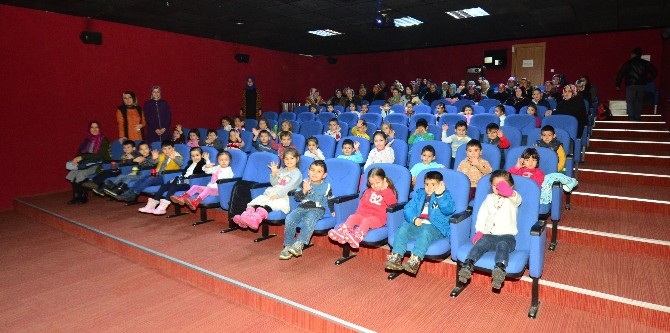 Tebessüm Sineması’nda bin 600 kişi ücretsiz film izledi