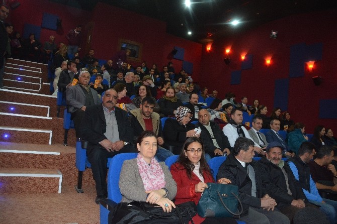 Torbalı’daki sinema salonuna Yağmurlarda Yıkansam filmiyle açılış