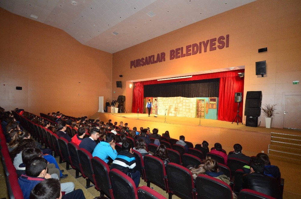 Pursaklar’da 1 günde 2 bin 500 kişi tiyatro izledi