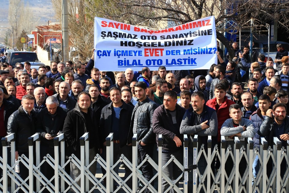 Şaşmaz Oto Sanayi’de Başbakana ‘Çay içmeye evet der misiniz’ pankartı