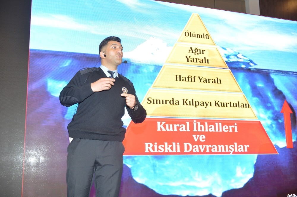 Özel toplu taşıma araç şoförlerine trafik eğitimi