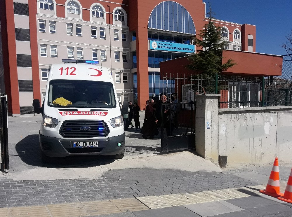 Başkent’te doğum günü için sınıfa getirilen yaş pastadan 13 öğrenci zehirlendi