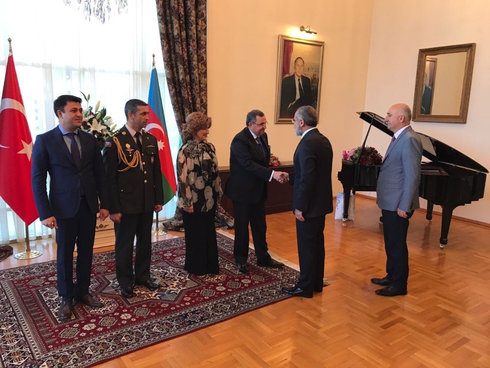 Cumhurbaşkanlığı Başdanışmanı Topçu, Azerbaycan Cumhuriyet Bayramı resepsiyonuna katıldı